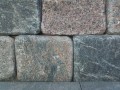 Smukke slebne nordiske granitstykker - Ml. Ca. L. 30 - 50 cm. B. 30 - 50 cm. H. Ca. 10 cm.