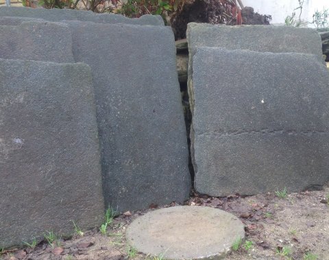 Sort granit fra Bornholm.